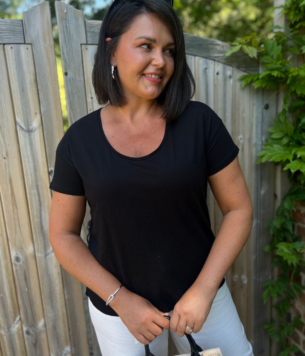 Black Basic Scoop Neck Tee