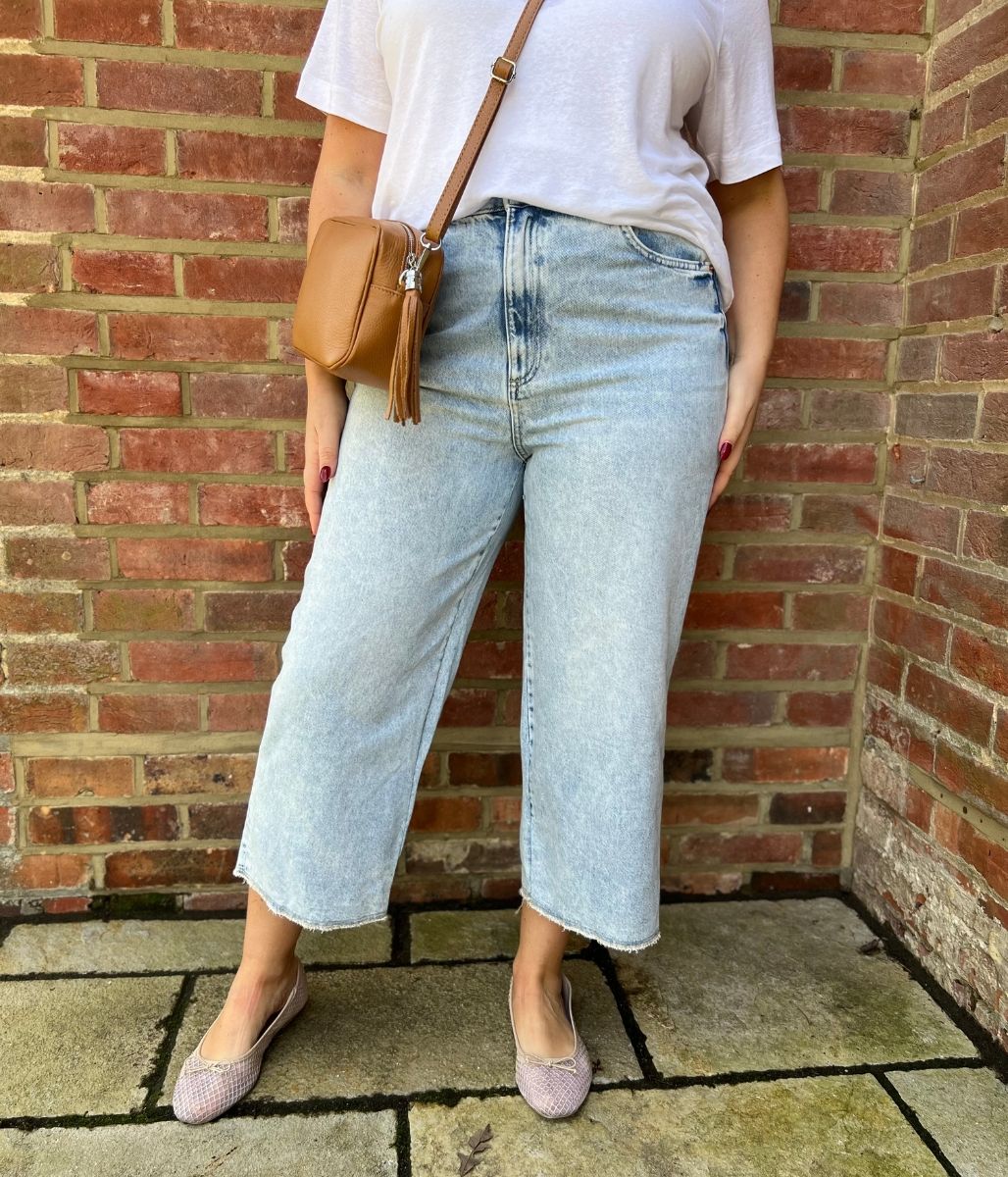 Light Wash Wide Leg Cropped Jeans