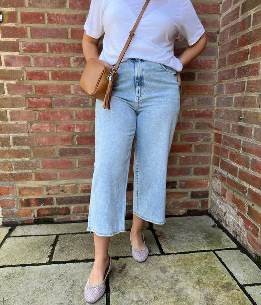 Light Wash Wide Leg Cropped Jeans